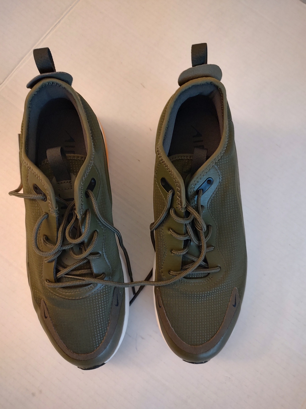Nike Air Max Infinity Sneakers Olive Green Orange AQ4112-300 Size 8.5